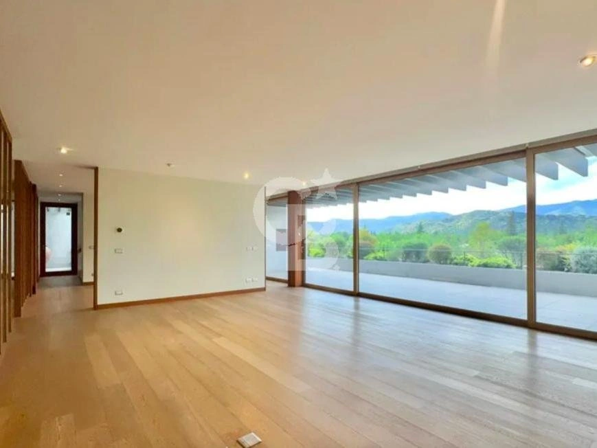 智利圣地亚哥 4+1 带车位公寓