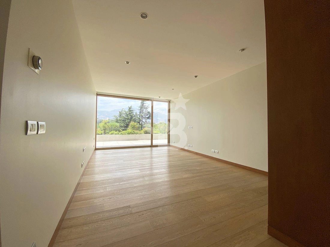 智利圣地亚哥 4+1 带车位公寓