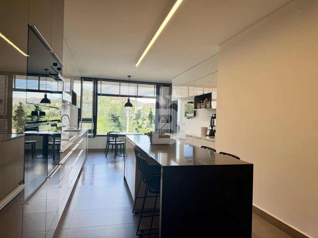 智利圣地亚哥 3+1 公寓(含露天车位)