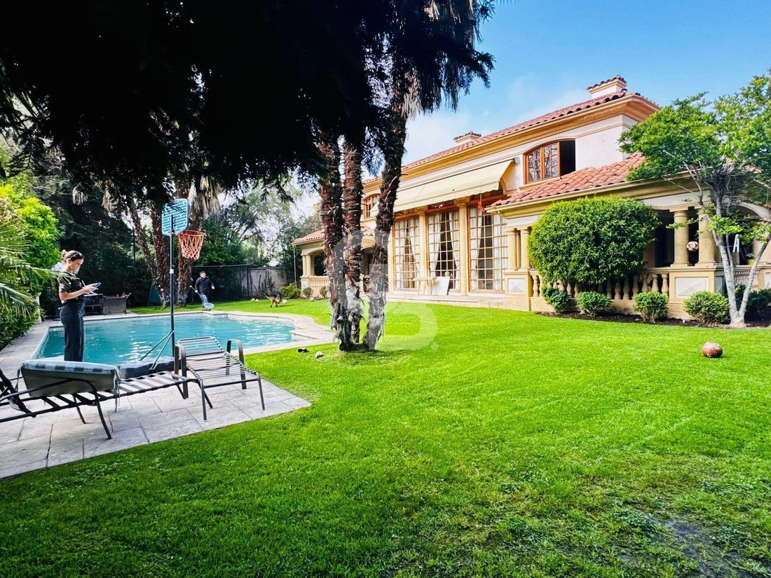 智利圣地亚哥 5+1 带开放泳池住宅