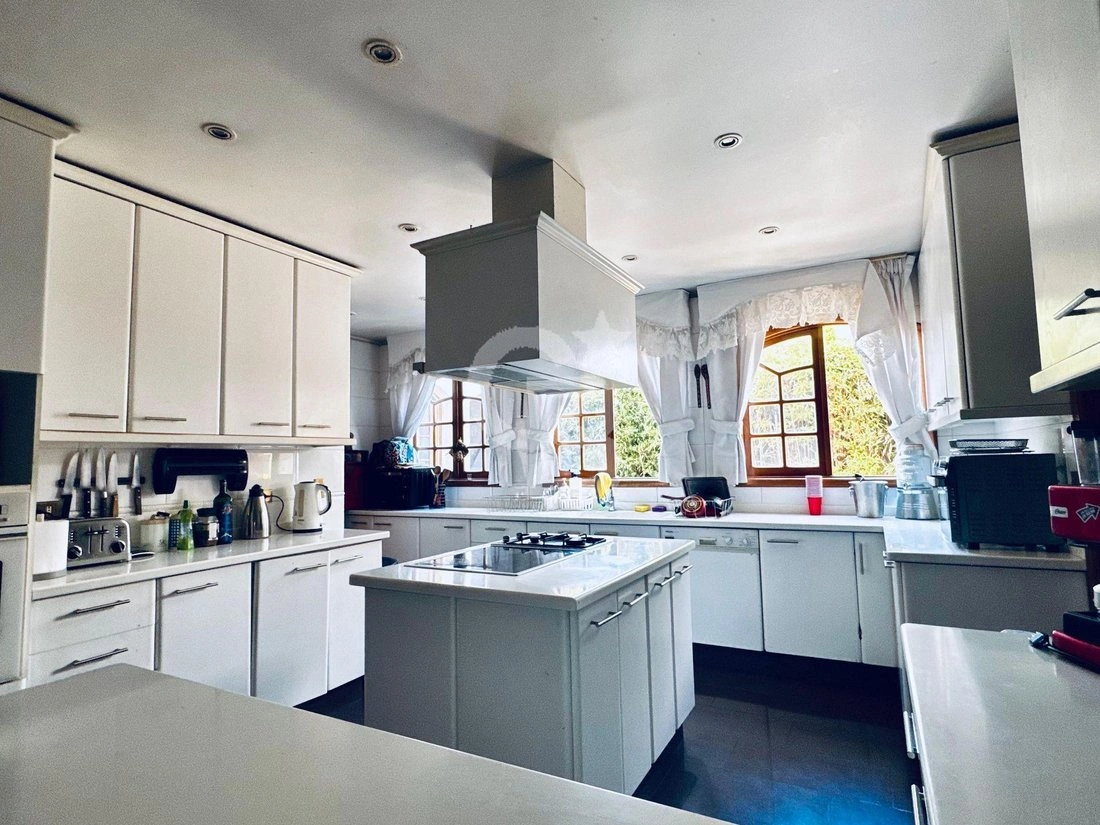 智利圣地亚哥 5+1 带开放泳池住宅