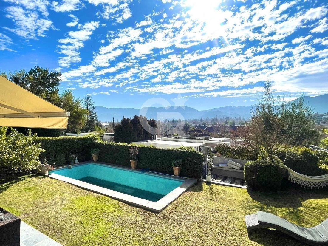 منزل 5+1 مع غرفة ملابس في سانتياغو، تشيلي