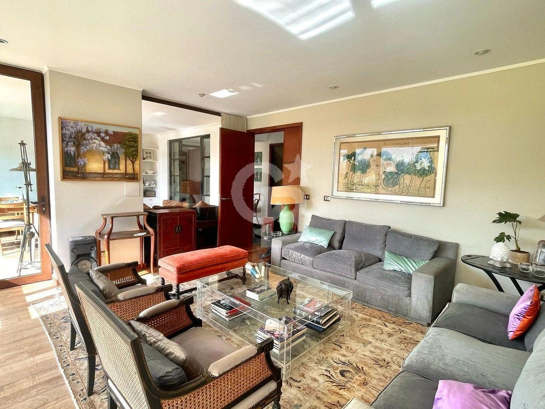 منزل 5+1 مع غرفة ملابس في سانتياغو، تشيلي