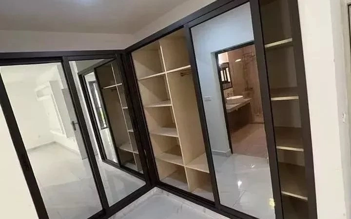 阿比让(科特迪瓦)3+1 带开放泳池公寓