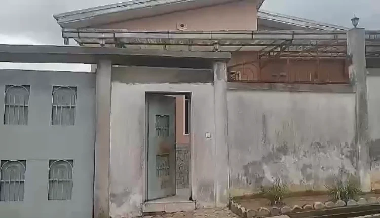 Casa 300 m² con balcone a Douala, Camerun