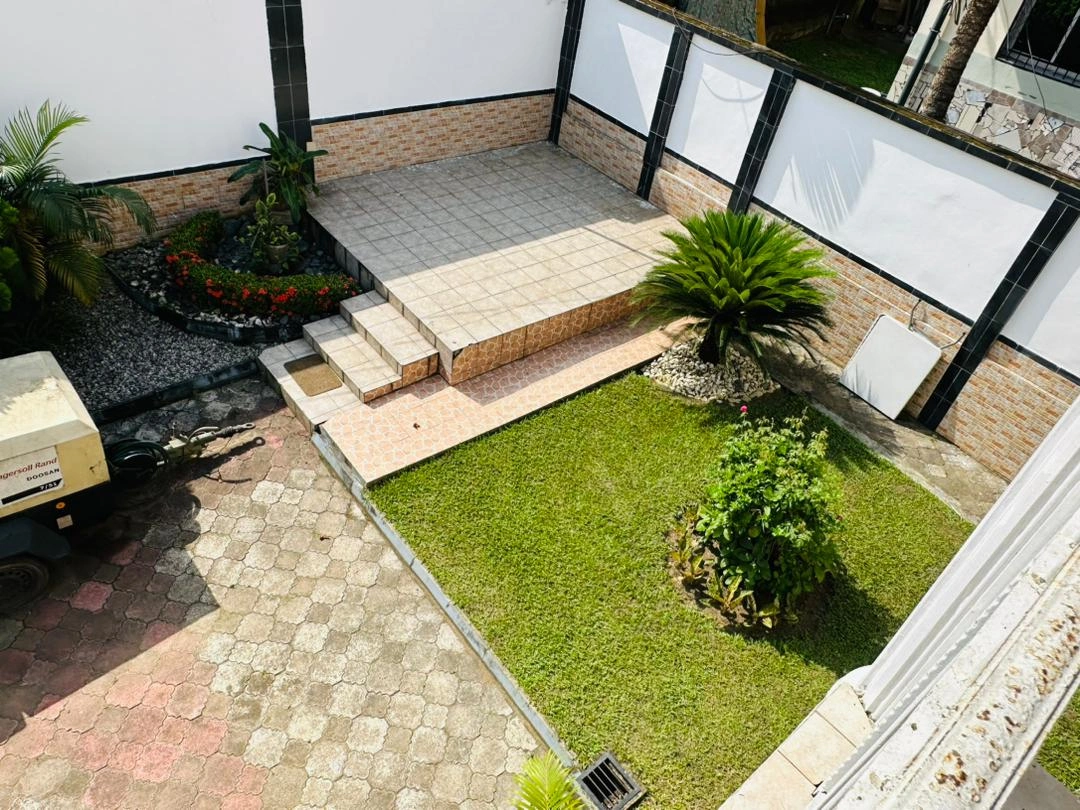 杜阿拉(喀麦隆)800 m2 带车位住宅