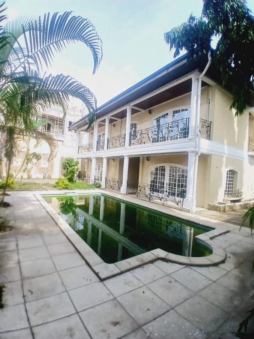 杜阿拉(喀麦隆)263 m² 带车库的房屋