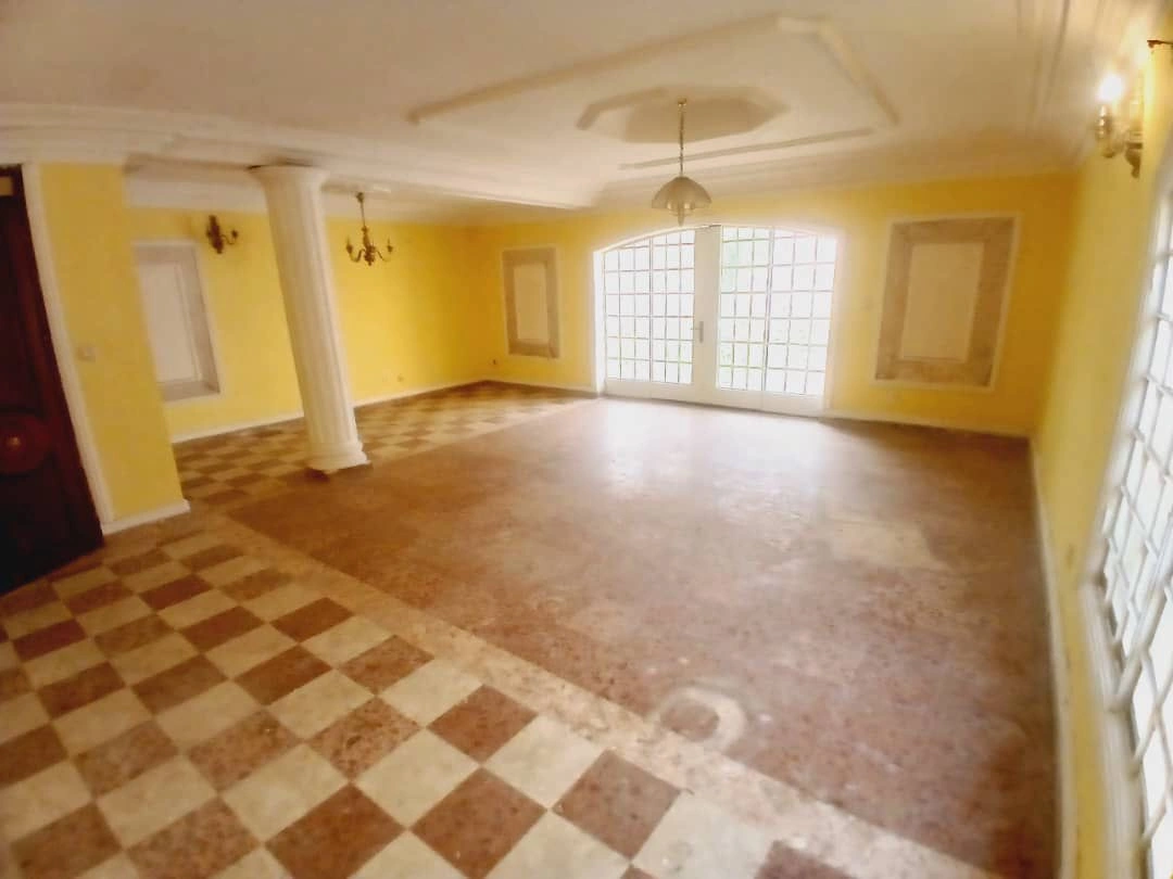 杜阿拉(喀麦隆)263 m² 带车库的房屋