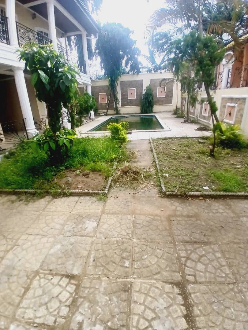 杜阿拉(喀麦隆)263 m² 带车库的房屋