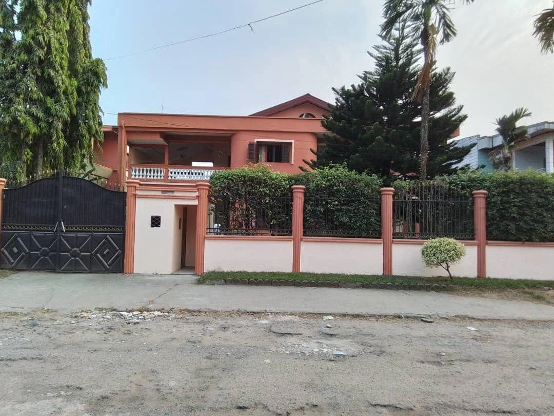 杜阿拉(喀麦隆)564 m2 带开放式泳池的住宅