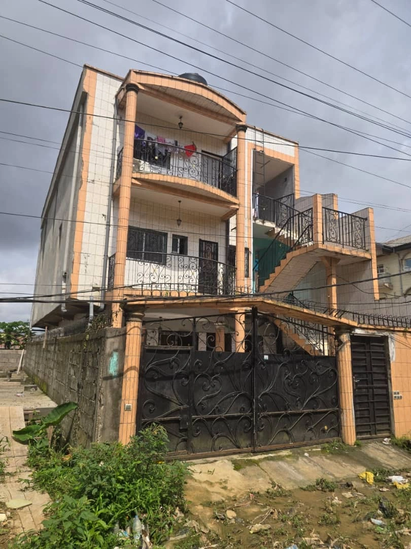 喀麦隆杜阿拉 4+1 住宅,带露天泳池