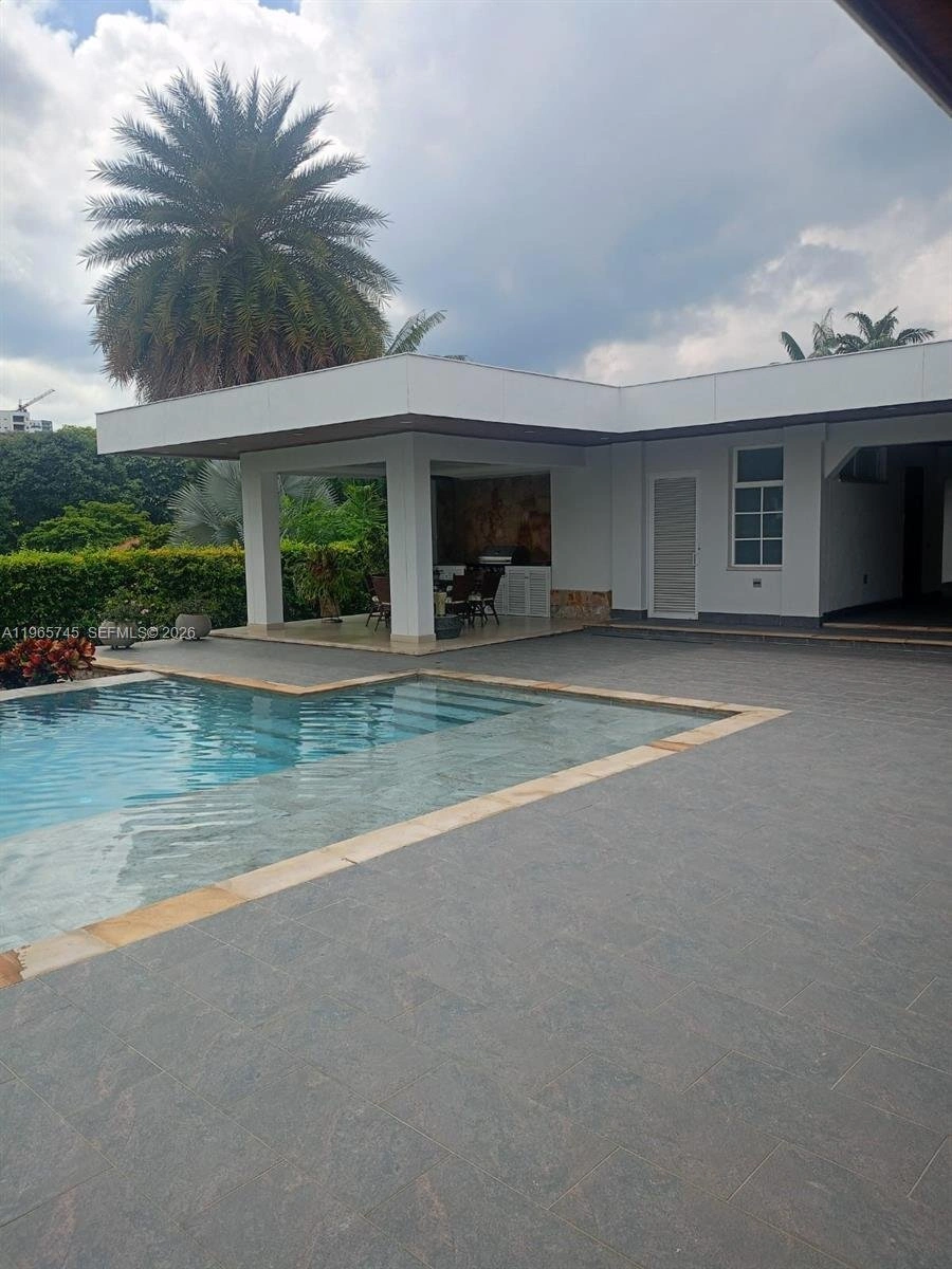 House 850 m2 with jacuzzi in Cali, Colombia