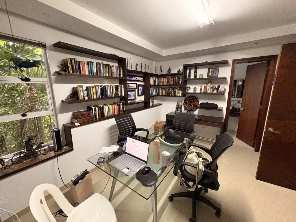 House 500 m2 with fireplace in Cali, Colombia