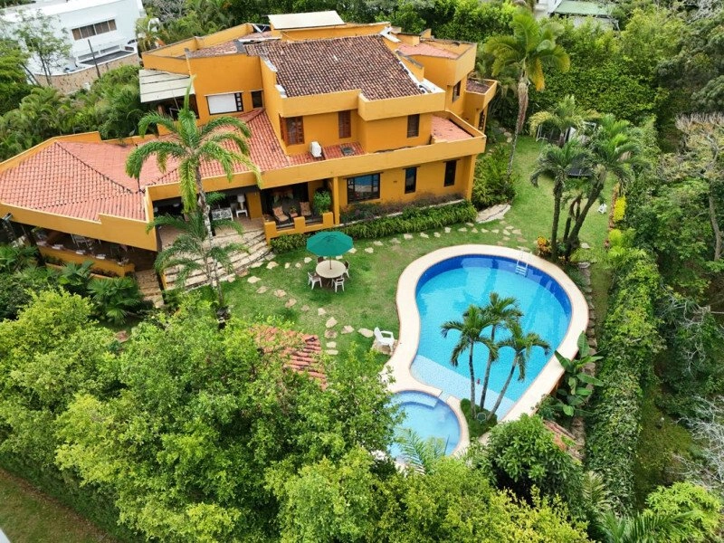 House 688 m2 with terrace in Cali, Colombia