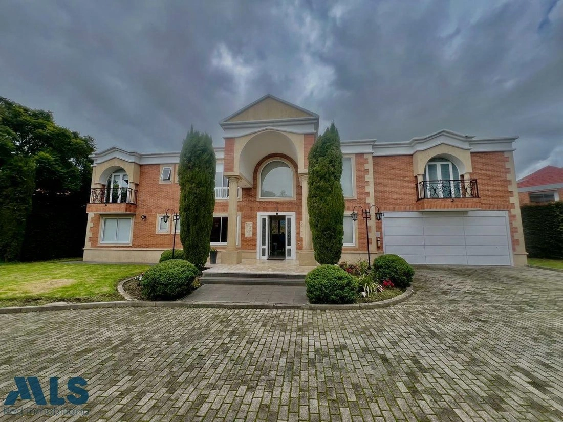 House 850 m2 with jacuzzi in Bogota, Colombia