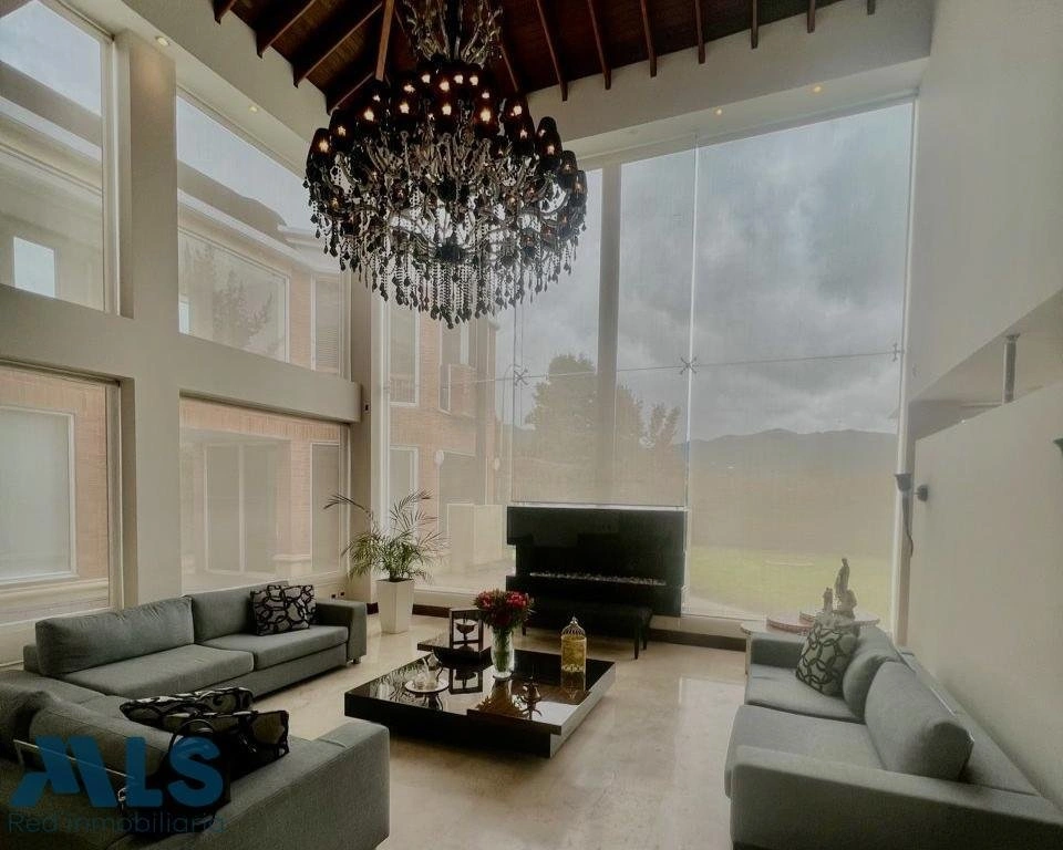 House 850 m2 with jacuzzi in Bogota, Colombia