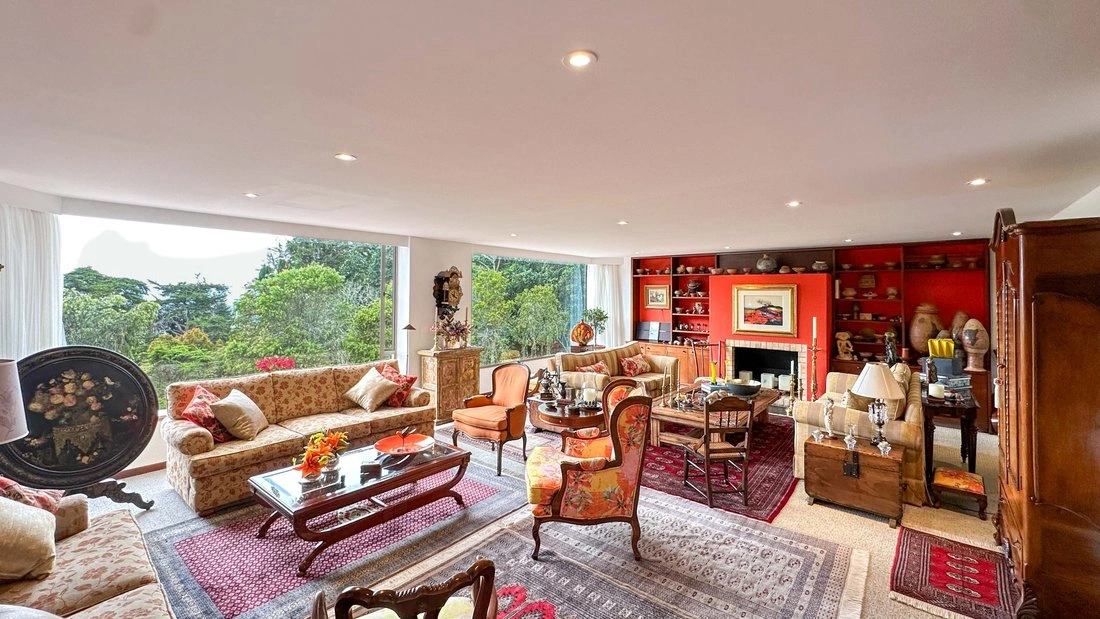 House 677 m2 with fireplace in Bogota, Colombia