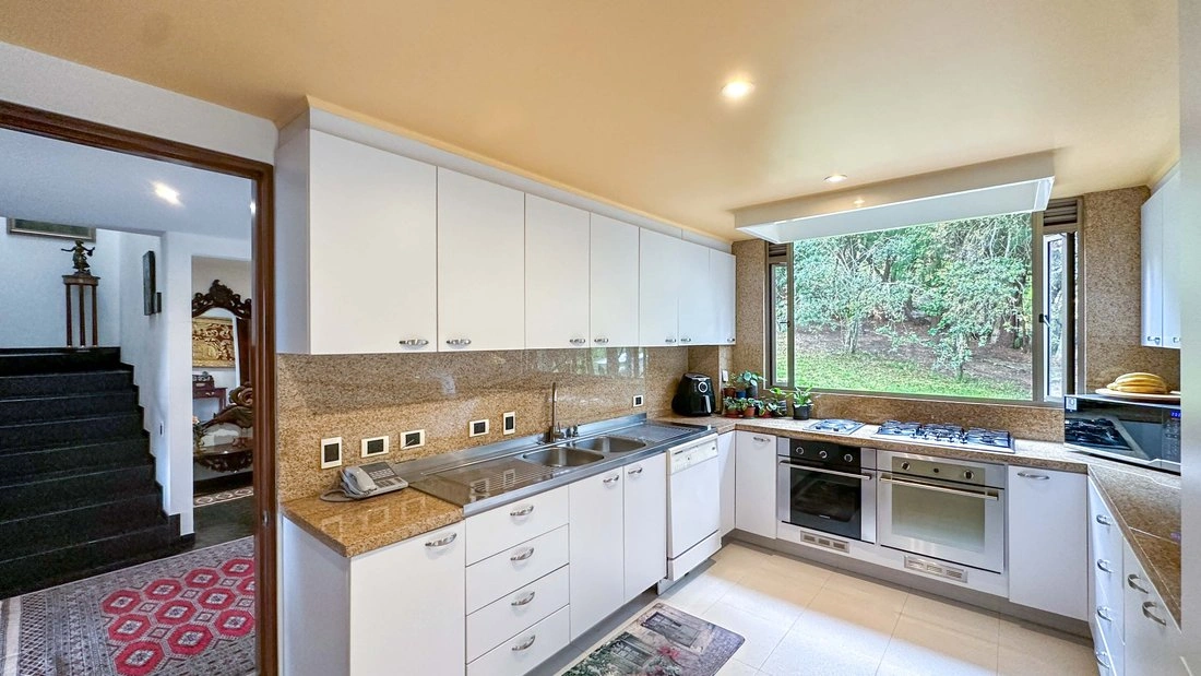 House 677 m2 with fireplace in Bogota, Colombia