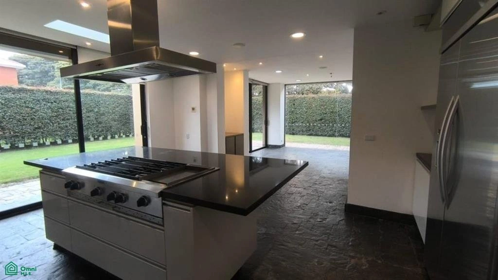 House 455 m2 with gated community in Bogota, Colombia