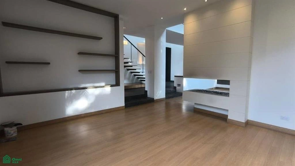 House 455 m2 with gated community in Bogota, Colombia