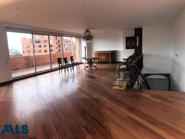 Duplex 398 m2 with open parking space in Bogota, Colombia