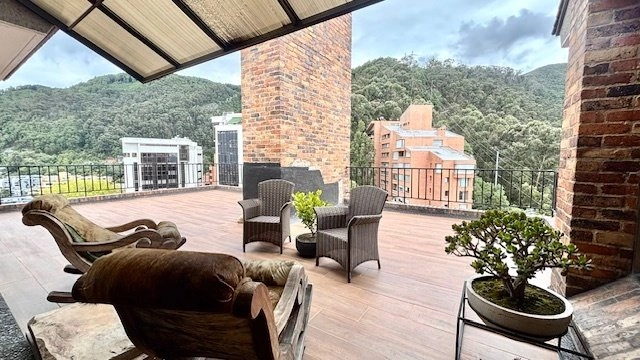 哥伦比亚波哥大 带门禁社区的4+1顶层复式公寓