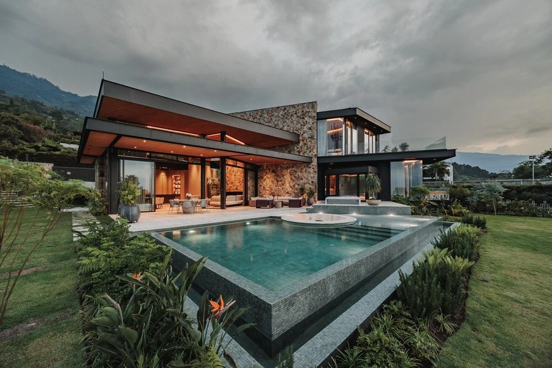 House 800 m2 with open kitchen in Medellin, Colombia