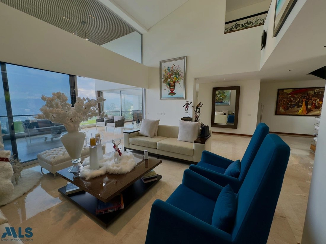 منزل بمساحة 1150 m2 مع حديقة في ميديلين، كولومبيا