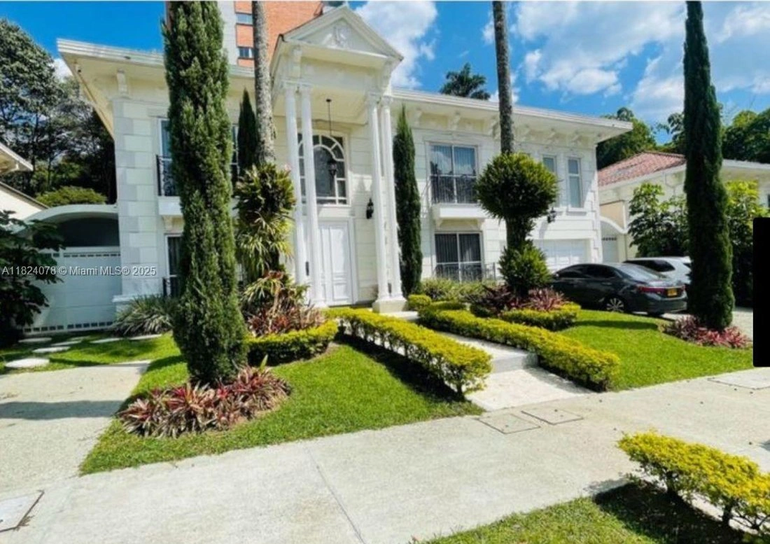 House 480 m2 with jacuzzi in Medellin, Colombia