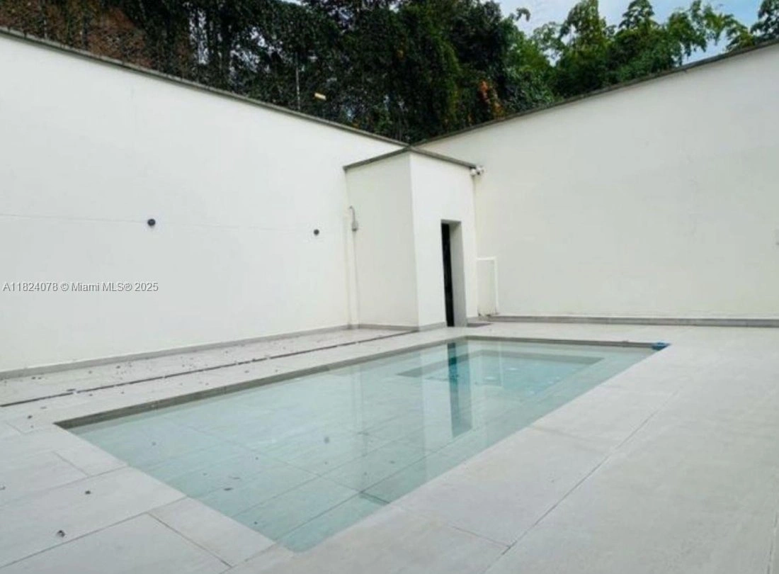 House 480 m2 with jacuzzi in Medellin, Colombia