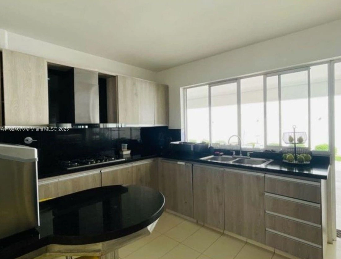 House 480 m2 with jacuzzi in Medellin, Colombia