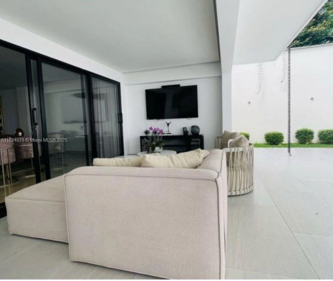 House 480 m2 with jacuzzi in Medellin, Colombia