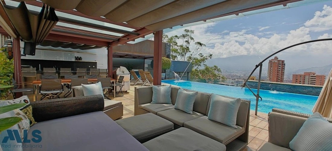 Penthouse 820 m2 with jacuzzi in Medellin, Colombia
