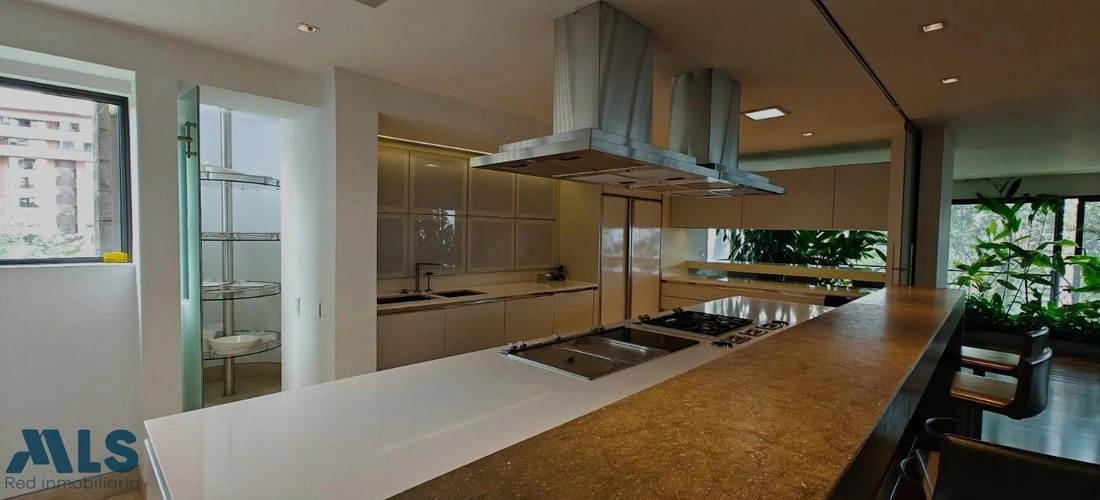 Penthouse 820 m2 with jacuzzi in Medellin, Colombia