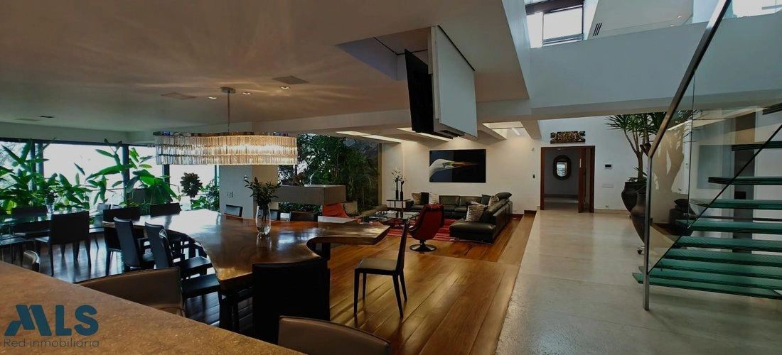 Penthouse 820 m2 with jacuzzi in Medellin, Colombia