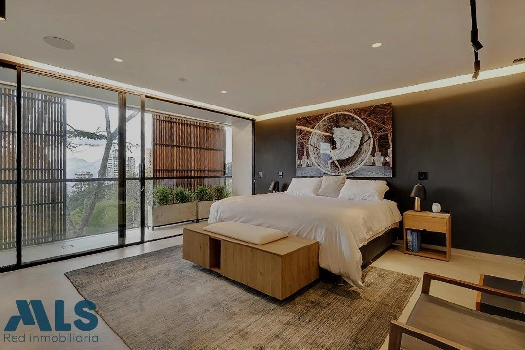 House 844 m2 with mountain view in Medellin, Colombia