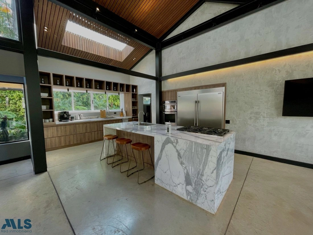 House 733 m2 with fireplace in Medellin, Colombia