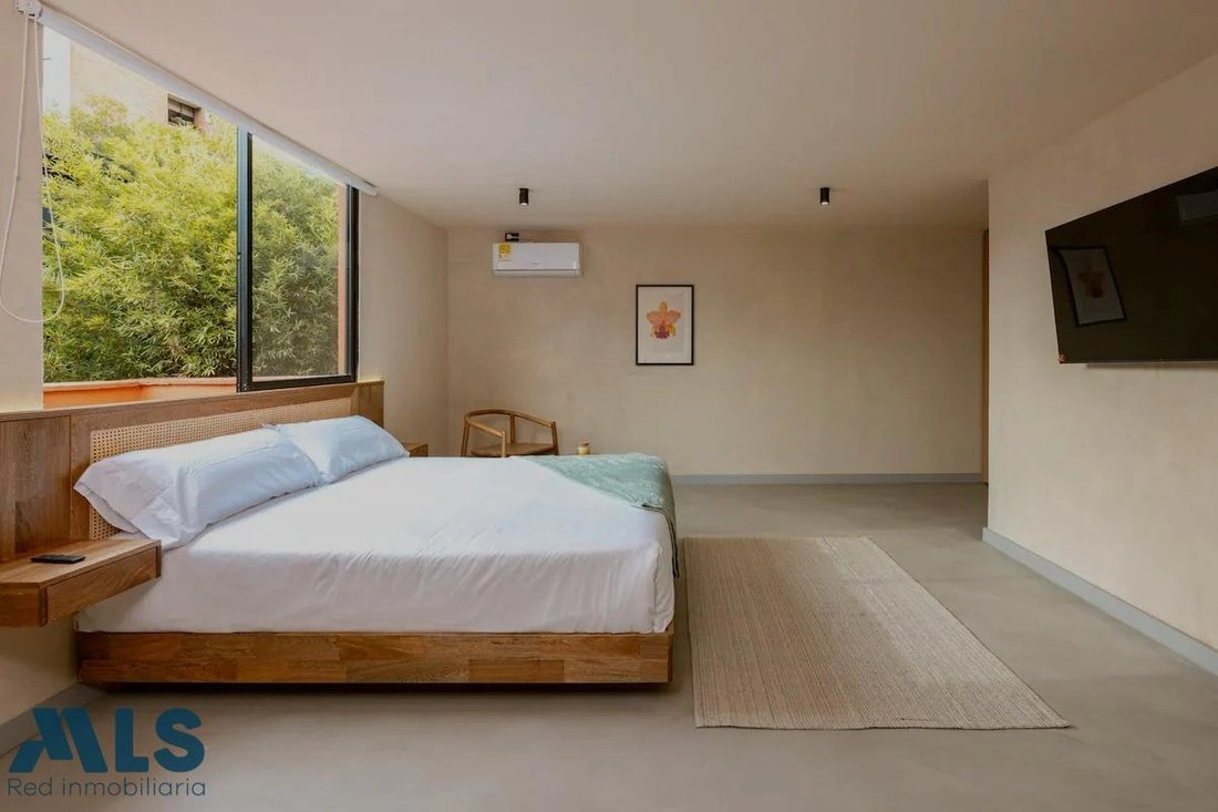 House 346 m2 with garden in Medellin, Colombia