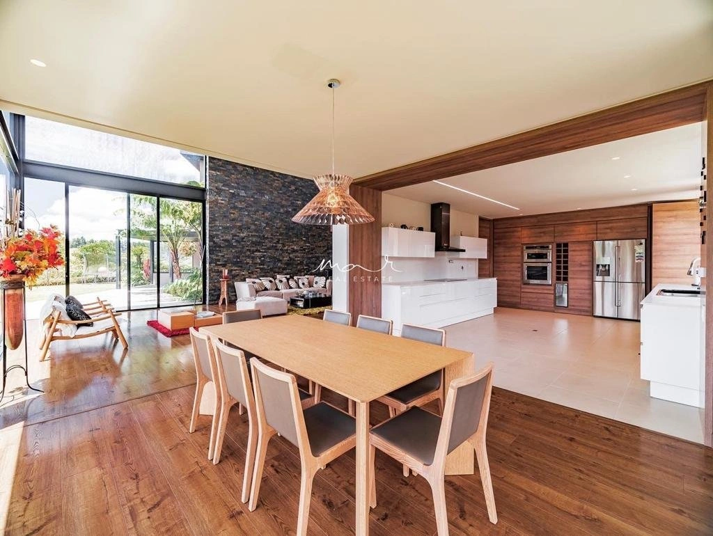 House 526 m2 with walk in closet in Medellin, Colombia