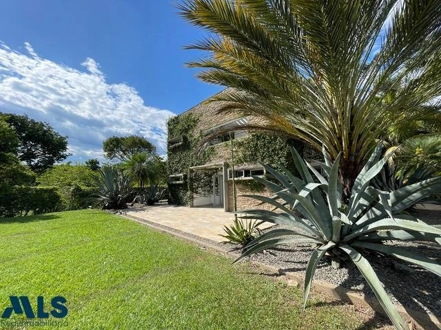 House 385 m2 with jacuzzi in Medellin, Colombia