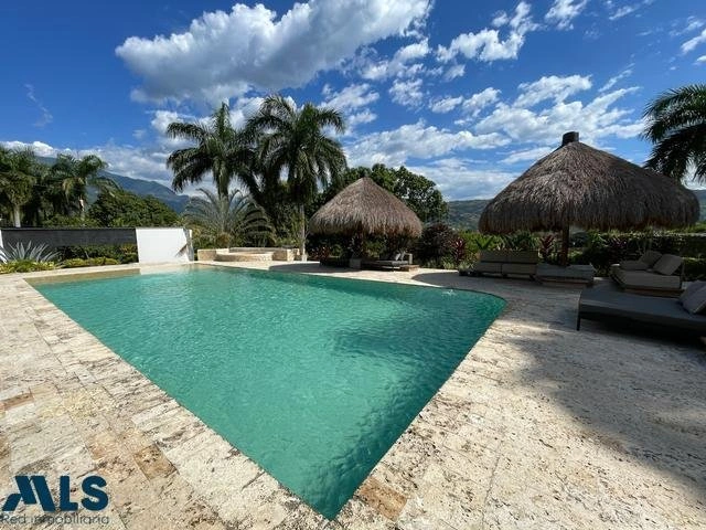 House 385 m2 with jacuzzi in Medellin, Colombia