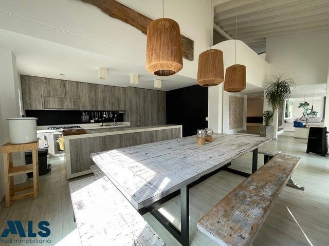 House 385 m2 with jacuzzi in Medellin, Colombia