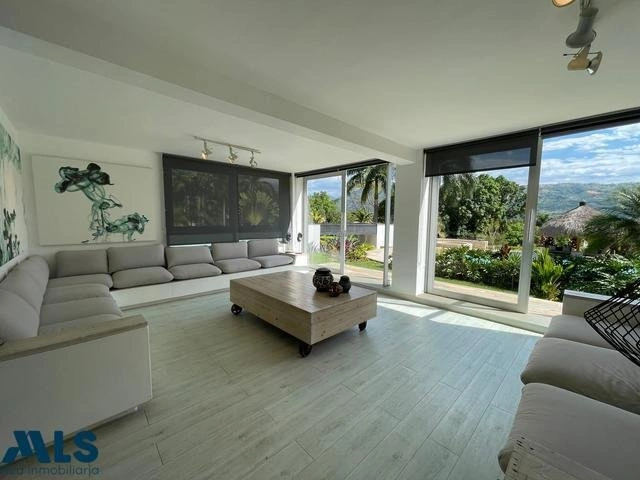 House 385 m2 with jacuzzi in Medellin, Colombia