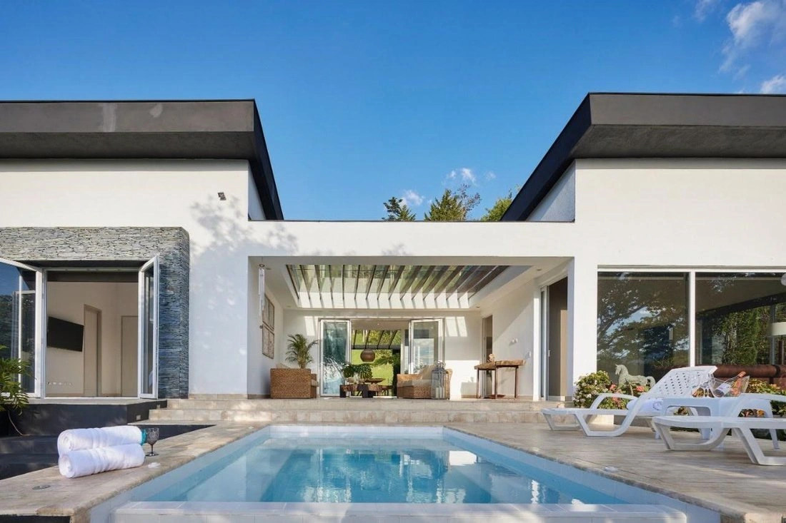 House 400 m2 with walk in closet in Medellin, Colombia