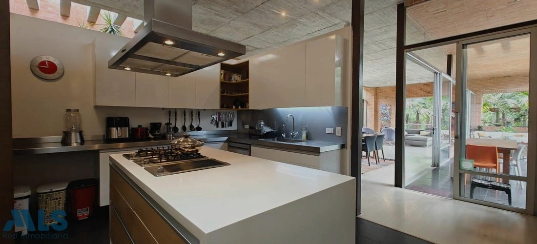 House 413 m2 with jacuzzi in Medellin, Colombia