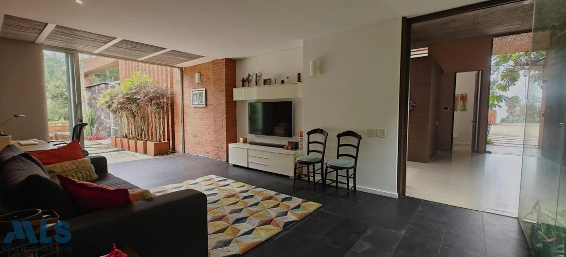 House 413 m2 with jacuzzi in Medellin, Colombia