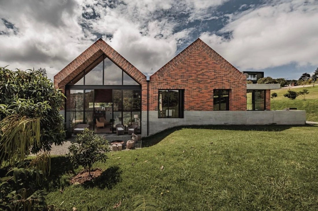 House 500 m2 with garden in Medellin, Colombia