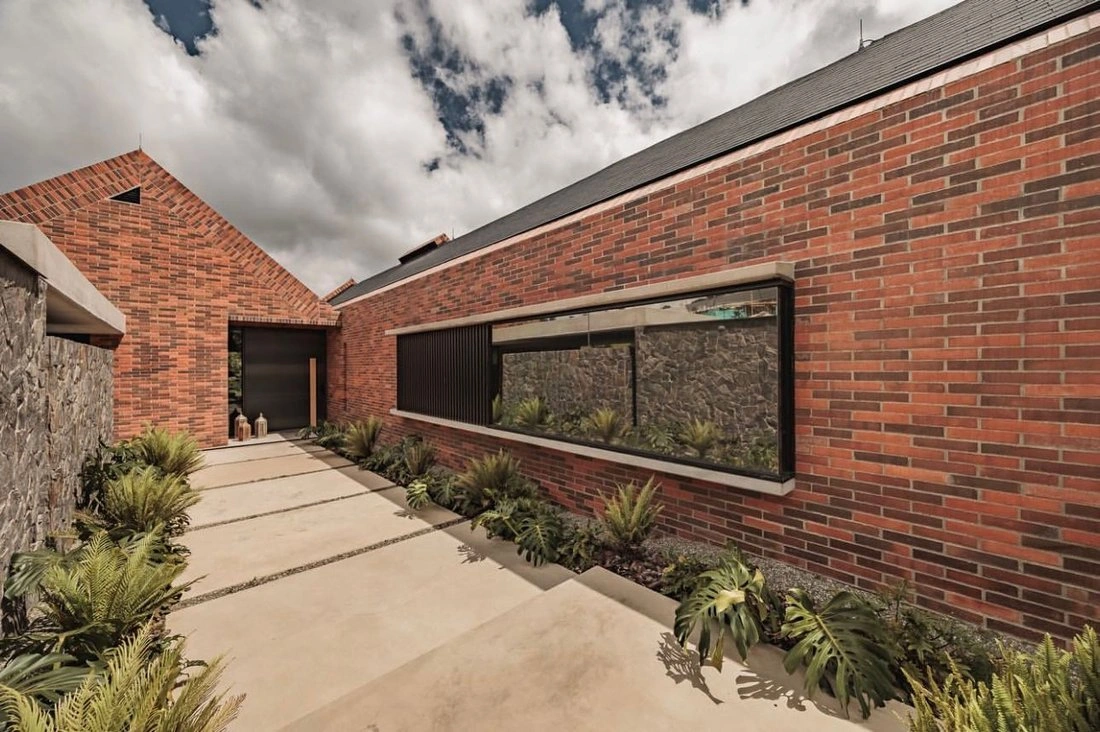 House 500 m2 with garden in Medellin, Colombia