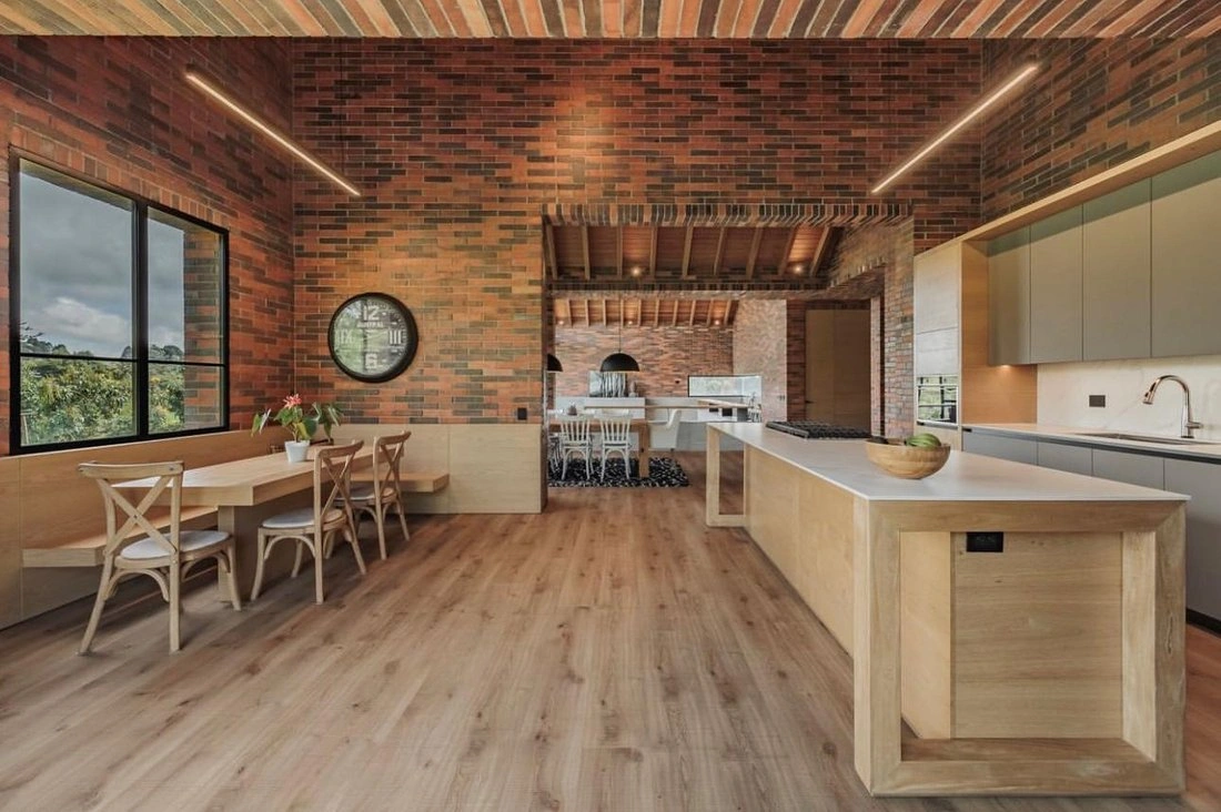 House 500 m2 with garden in Medellin, Colombia