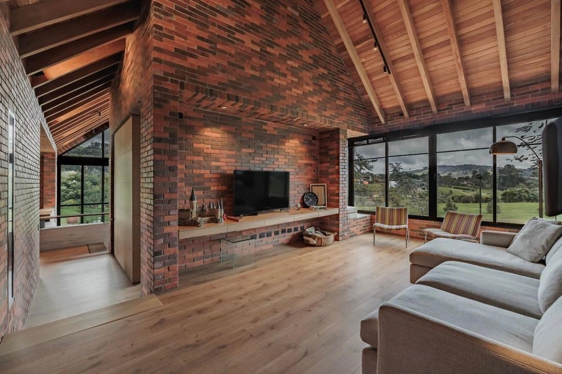 House 500 m2 with garden in Medellin, Colombia